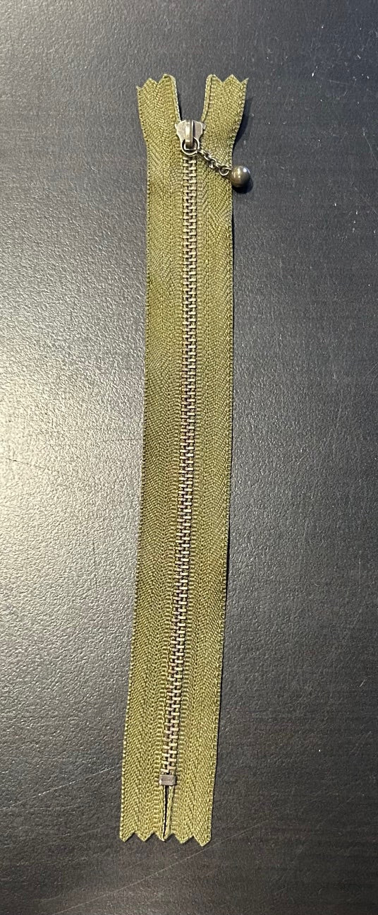 7 1/2" Moss Green Zipper