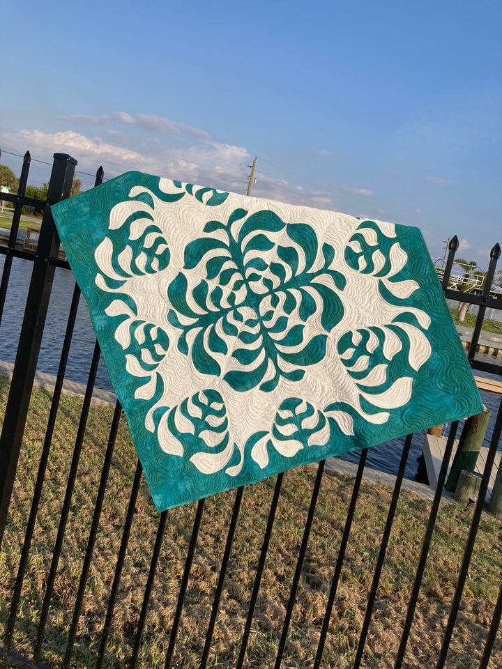Quilt made with Apliquick - Precut Stabilizer Hawaiian -- Kit