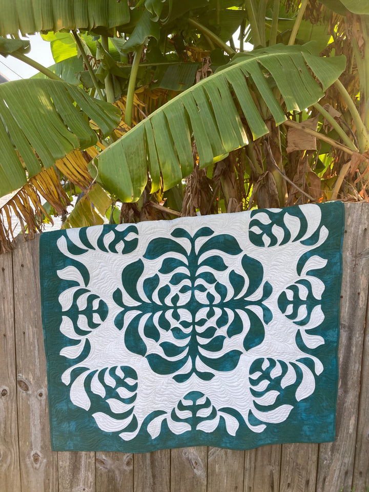 Quilt made with Apliquick - Precut Stabilizer Hawaiian -- Kit