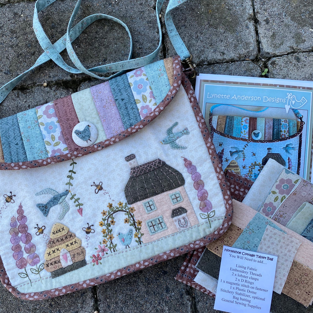 Horseshoe Cottage Tablet Bag - kit
