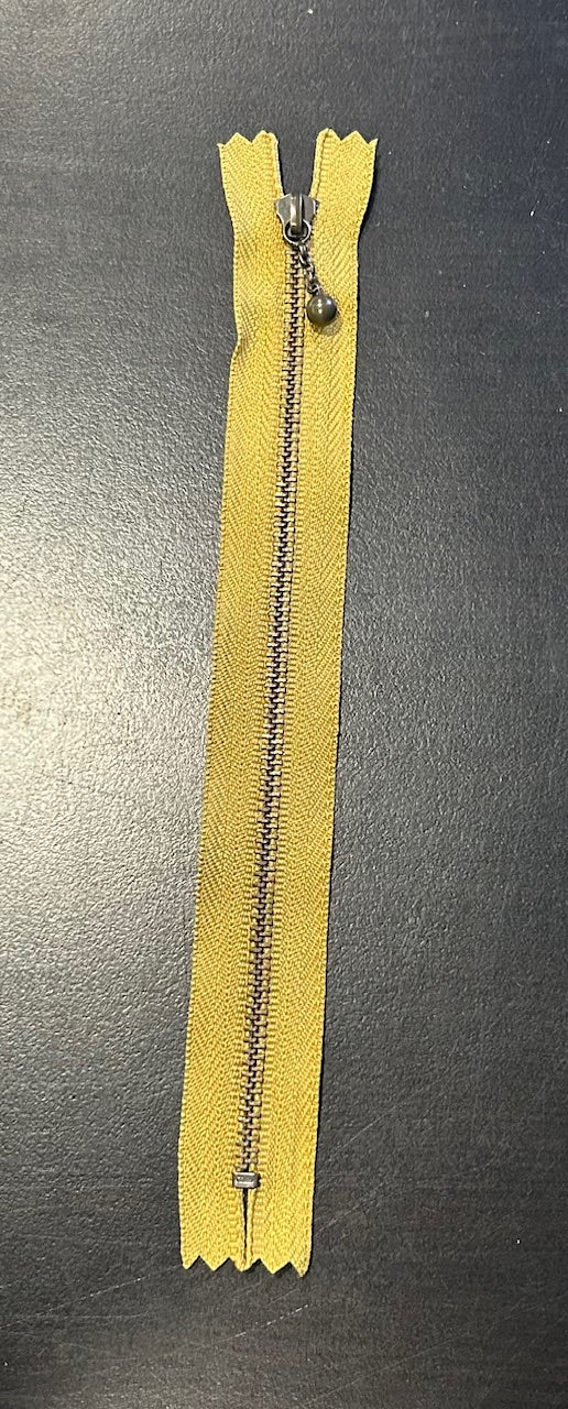 7 1/2" Antique Gold Zipper