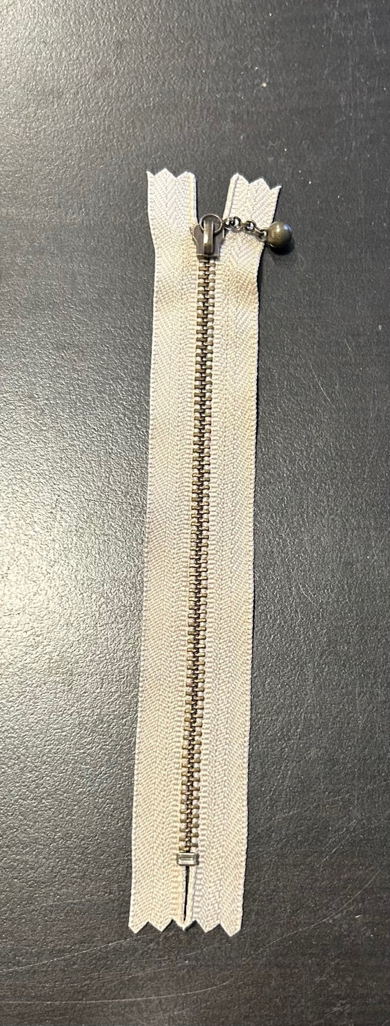 5 1/2" Beige Zipper