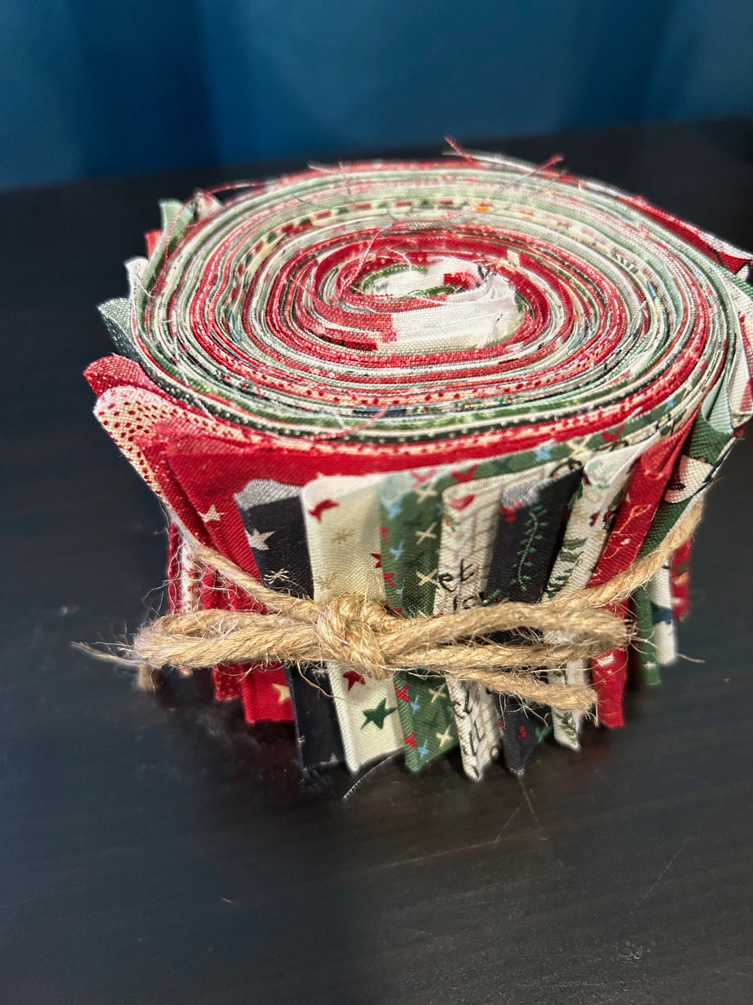 Christmas Traditions - 2 1/2" Strip Bundle (22 pcs)