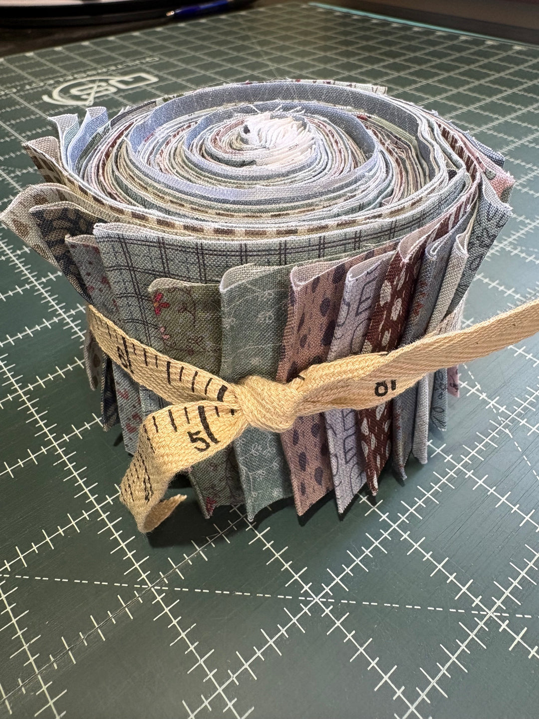 Favourites by Lynette - 2 1/2" Strip Bundle (24 pcs)