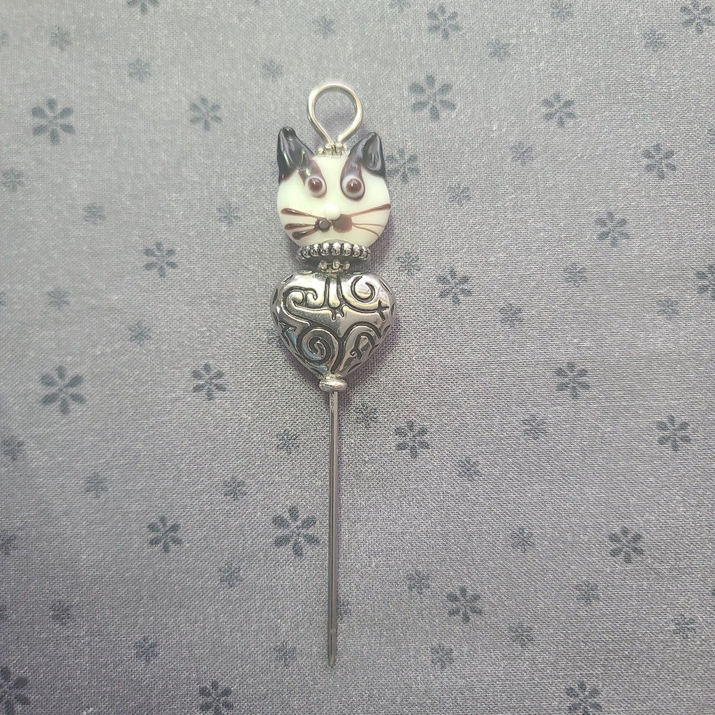 Stiletto-Cat with Silver Scrolled Heart WHC015