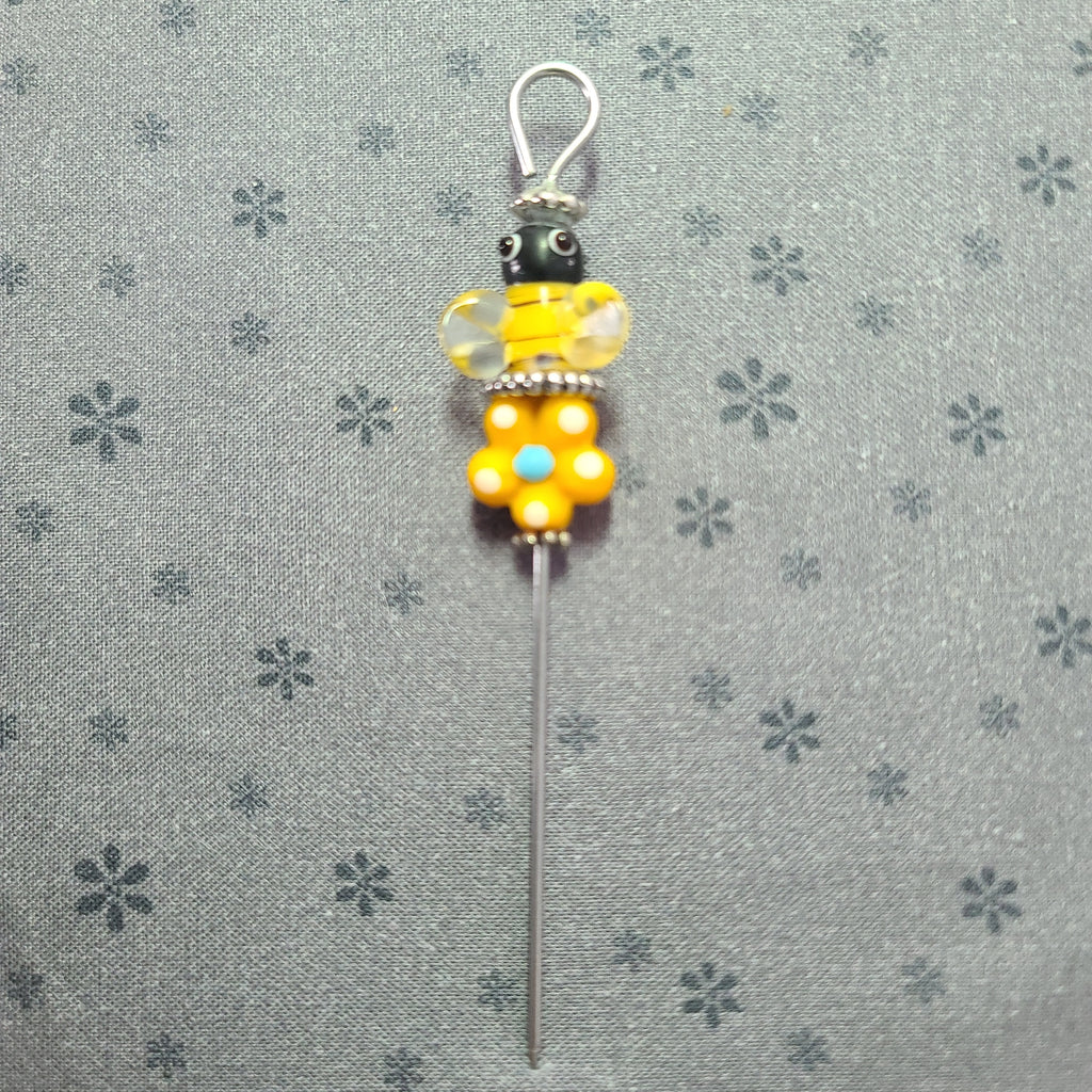 Stiletto-Busy Bee with Yellow Daisy BB039