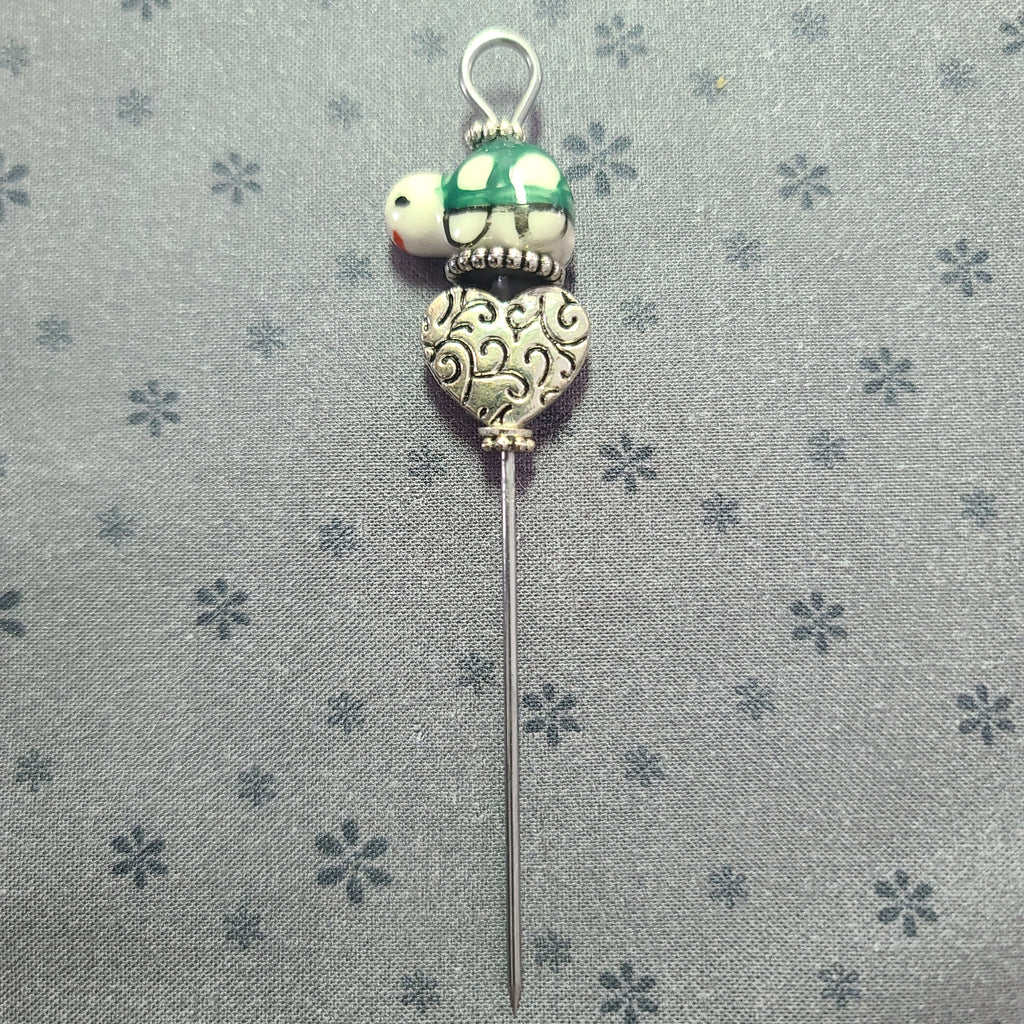 Stiletto-Happy Green Turtle with Scrolled Silver Heart T071
