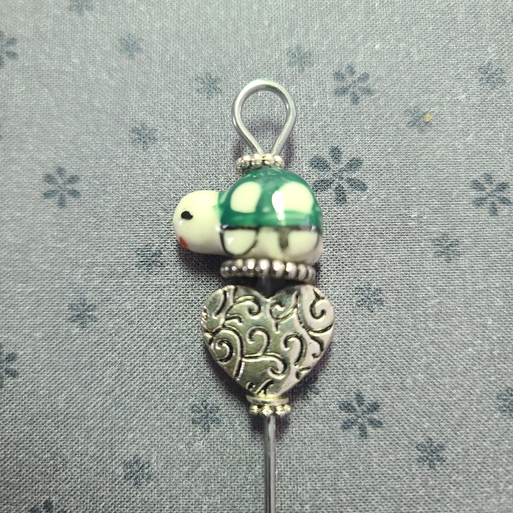 Stiletto-Happy Green Turtle with Scrolled Silver Heart T071
