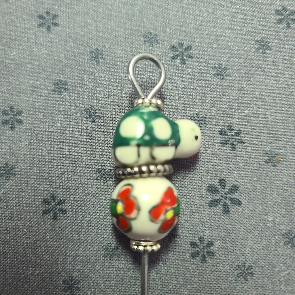 Stiletto-Happy Green Turtle with Painted Bead T073