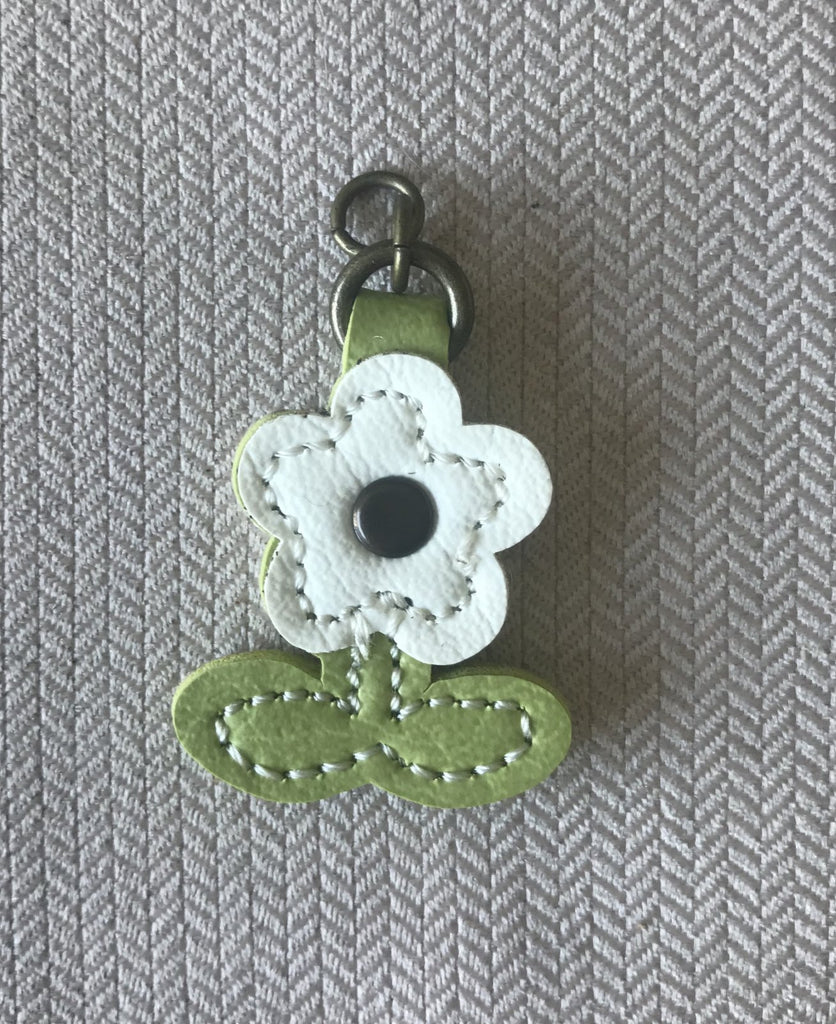 Zip Pull White Flower